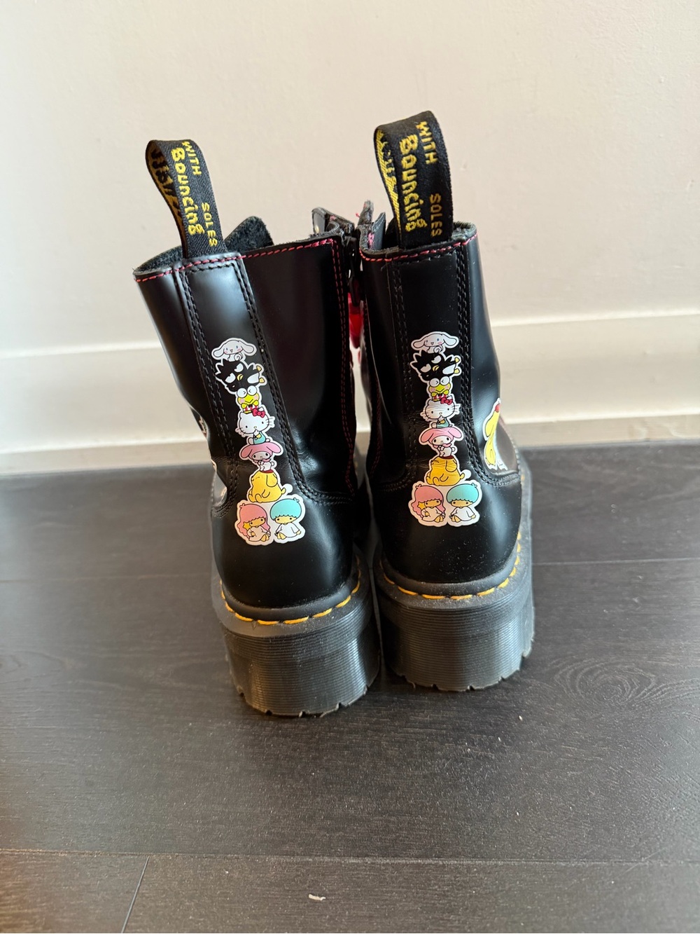 Dr. Martens x Hello Kitty and Friends boots - Picture 4 of 8